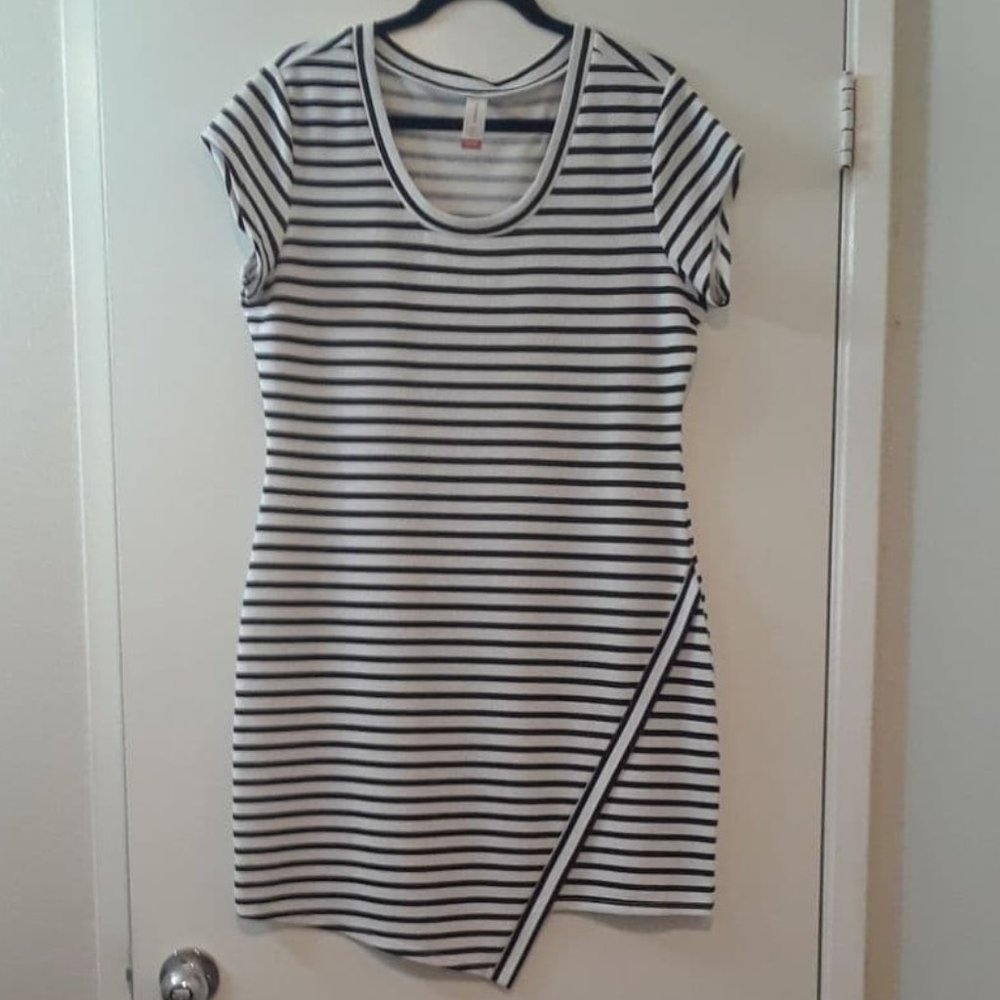 No Boundaries Dress Size XL - XG (15 - 17 ) Juniors